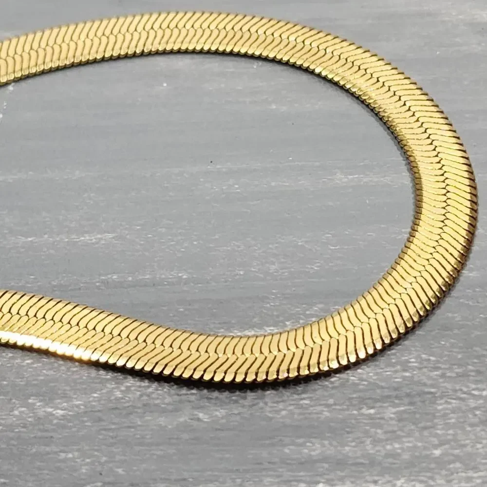 Gold Herringbone Bracelet 5.5 mm, 7 inches long‎ - Picture 2 of 9